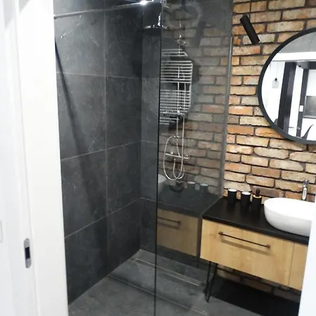 Black&white Bis - Male Garbary 8 * Poznan